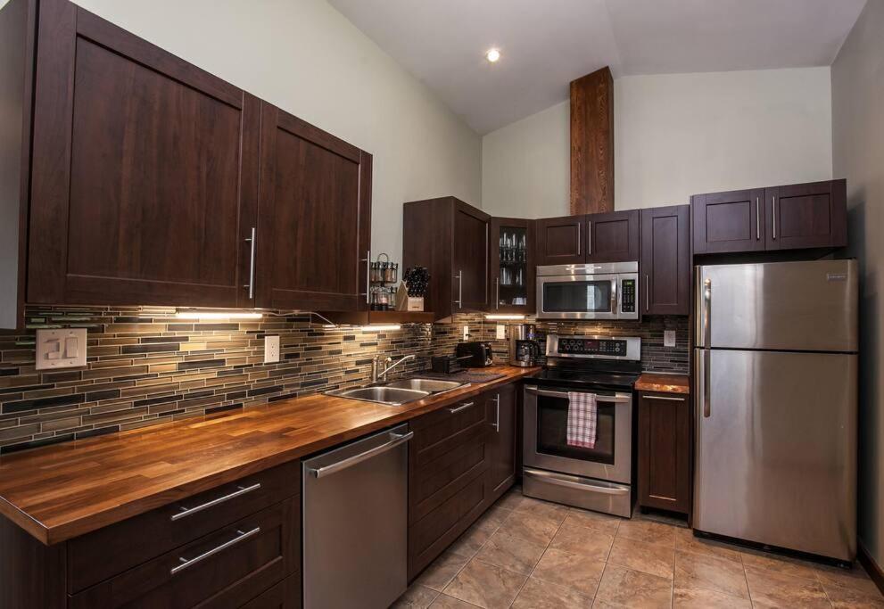 The Best 2 Bedrooms Suite In Revelstoke! Esterno foto