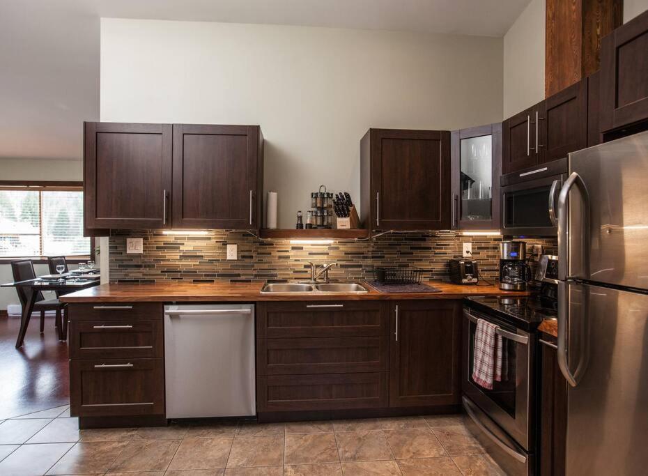 The Best 2 Bedrooms Suite In Revelstoke! Esterno foto