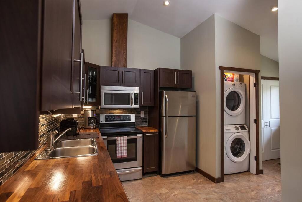 The Best 2 Bedrooms Suite In Revelstoke! Esterno foto